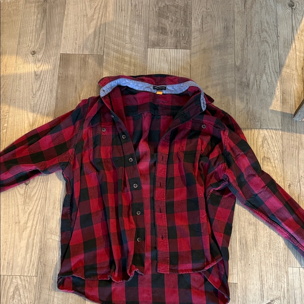 Tailor Vintage Red and Black Plaid Casual Button Down Shirt